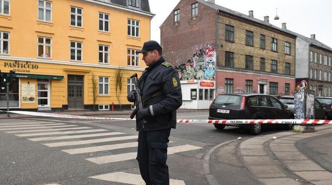 Polizeiabsperrung in Kopenhagen. Der mutmaßliche Attentäter wurde getötet. Foto: Britta Pedersen