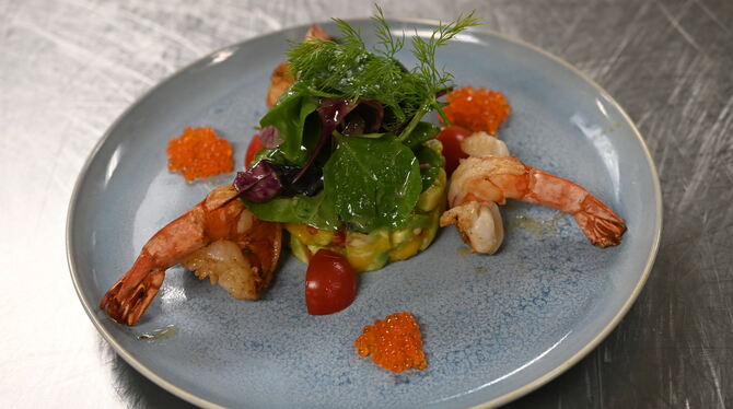 Silvestermenü Da läuft einem das Wasser im Mund zusammen: Garnelen auf Avocado-Mango-Tatar als Vorspeise des Silvestermenüs.