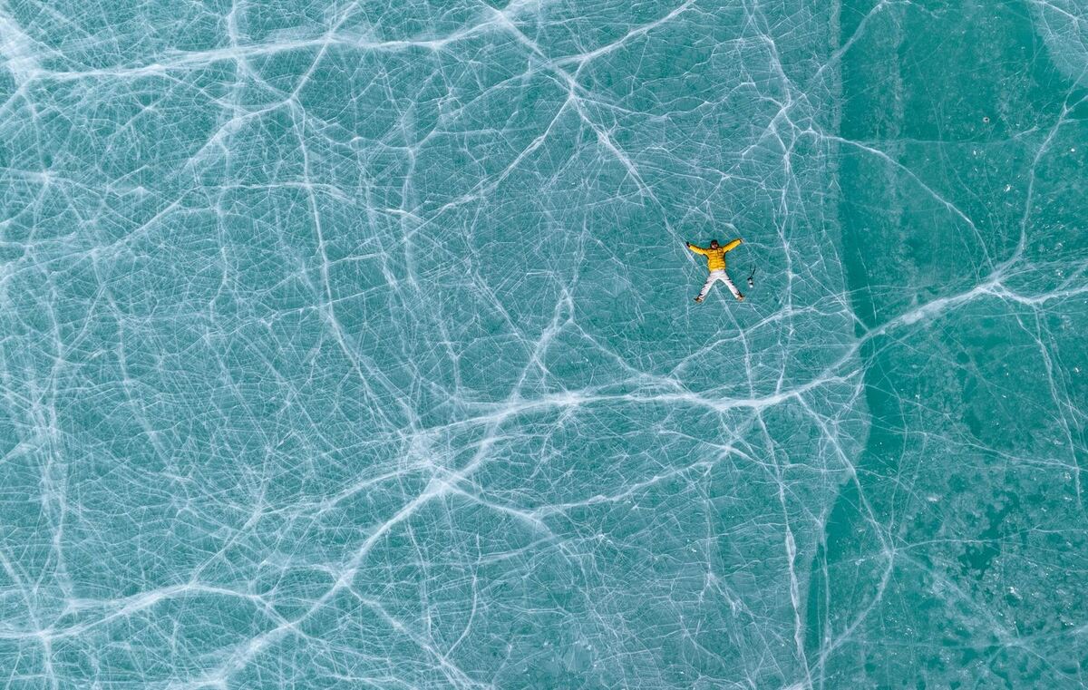 Zugefrorener See am Berg Qungmknag Zugefrorener See am Berg Qungmknag