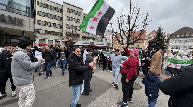 Sturz von Assad: Syrer feiern in Reutlingen. Sturz von Assad: Syrer feiern in Reutlingen.