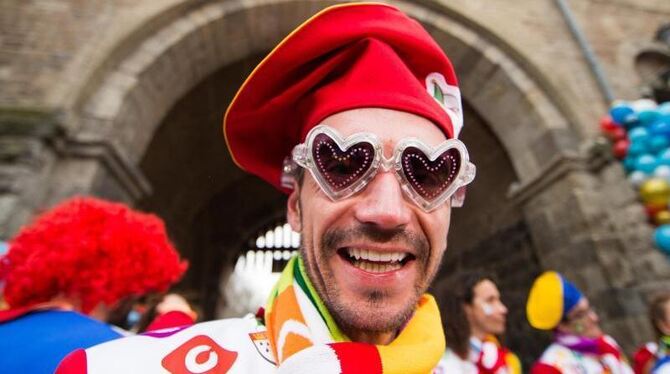 Musiker und Moderator Florian Silbereisen beim Rosenmontagszug in Köln. Foto: Rolf Vennenbernd Musiker und Moderator Florian Silbereisen beim Rosenmontagszug in Köln. Foto: Rolf Vennenbernd