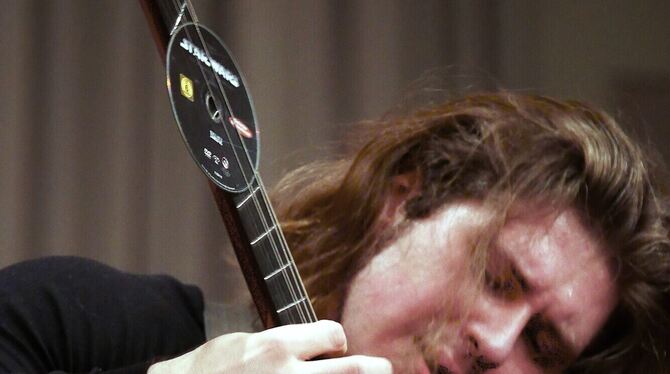 Akrobatische Gitarrenkunst: Alexandr Misko.