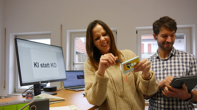 Digitalisierung im Arbeitssektor kann dabei helfen, Abläufe und Prozesse effizienter, nachhaltiger und einfacher zu gestalten. B Digitalisierung im Arbeitssektor kann dabei helfen, Abläufe und Prozesse effizienter, nachhaltiger und einfacher zu gestalten. B