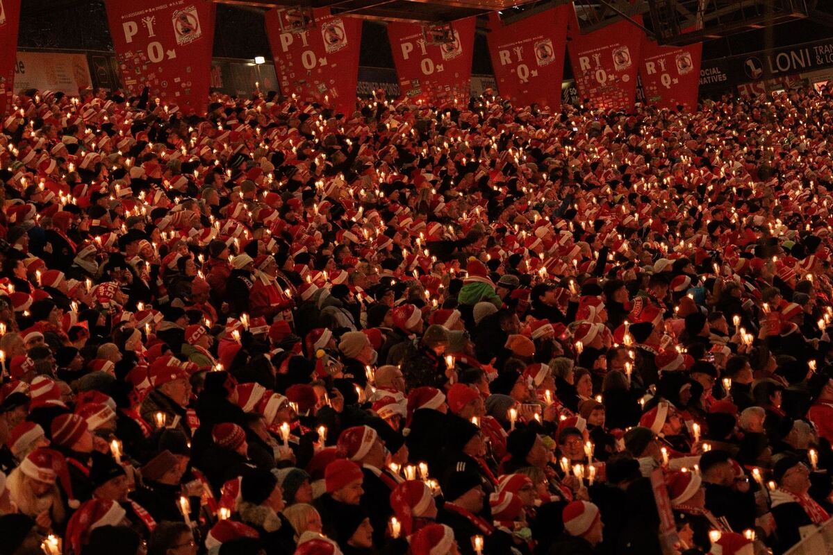 Fußball: Bundesliga, Weihnachtssingen beim 1. FC Union Berlin Fußball: Bundesliga, Weihnachtssingen beim 1. FC Union Berlin