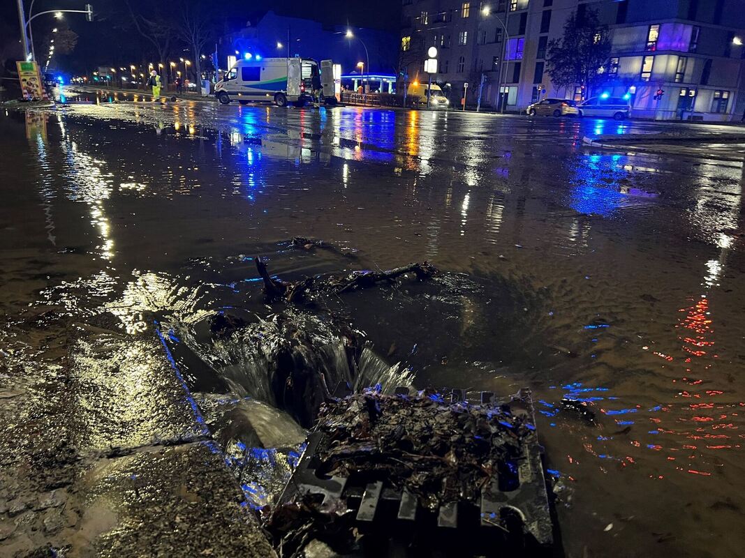 Wasserrohrbruch zu Silvester - Teile Berlins ohne Wasser Wasserrohrbruch zu Silvester - Teile Berlins ohne Wasser