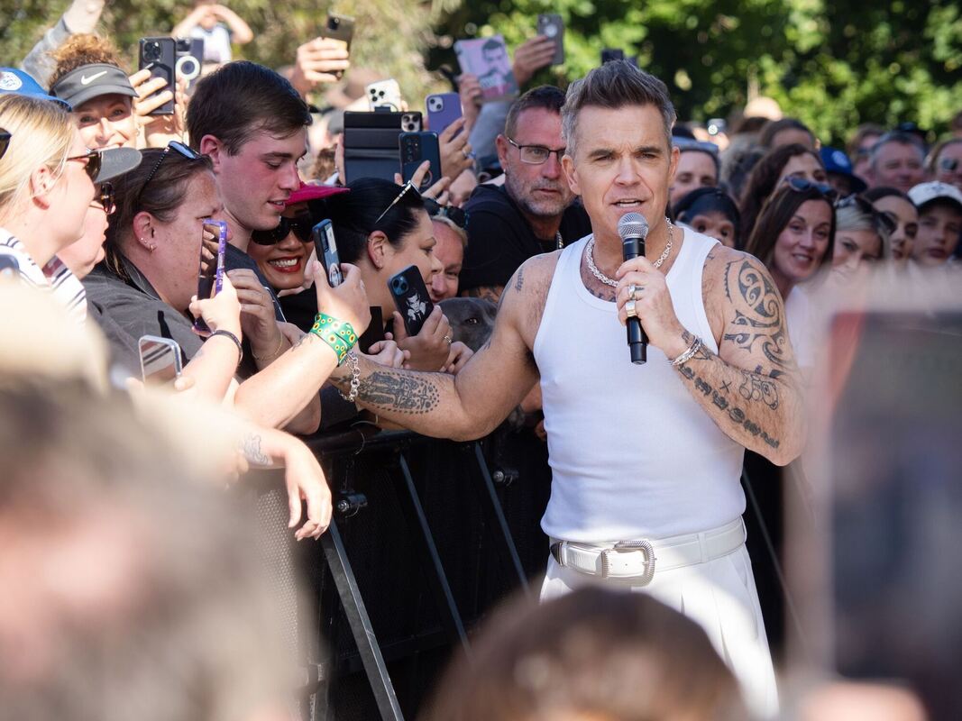 Robbie Williams gibt kostenloses Konzert in Melbourne Robbie Williams gibt kostenloses Konzert in Melbourne