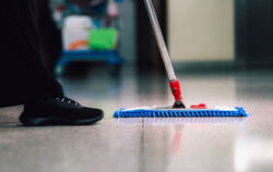 Für die »saubersten Jobs« im Landkreis Reutlingen gibt es mehr Geld: Eine Gebäudereinigerin verdient ab Januar mindestens 14,25