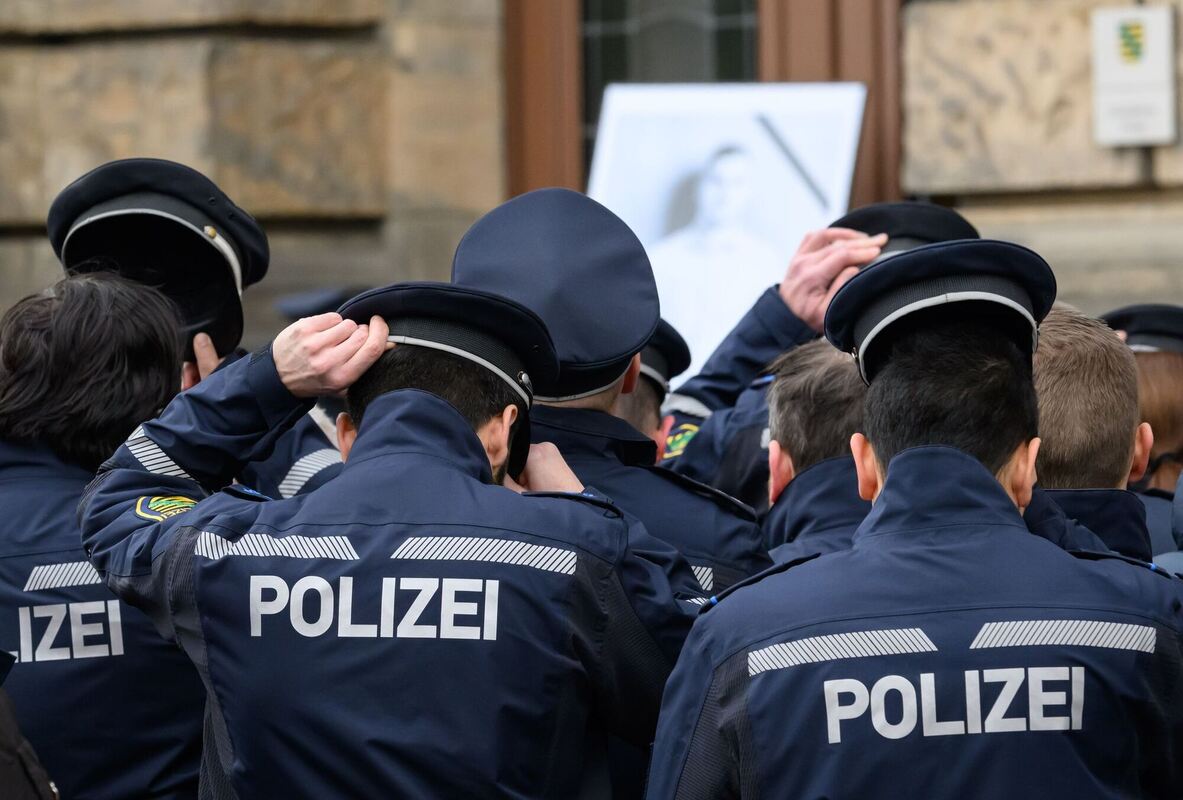 Schweigeminute für im Einsatz getöteten Polizisten