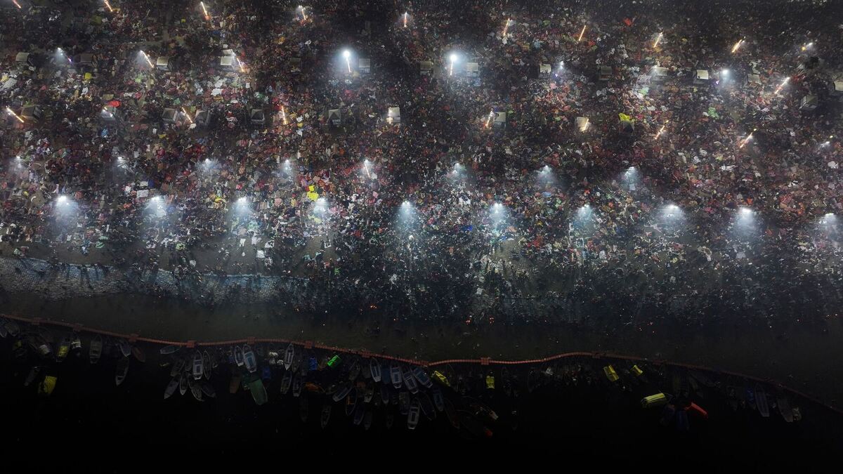 Hindu-Fest Maha Kumbh Mela in Indien Hindu-Fest Maha Kumbh Mela in Indien