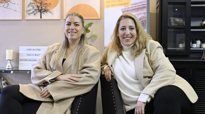 Zwei der drei Gründerinnen, die das Netzwerk für Frauen gegründet haben: Chrissi Bartz und Dimitra Karageorgaki. Zwei der drei Gründerinnen, die das Netzwerk für Frauen gegründet haben: Chrissi Bartz und Dimitra Karageorgaki (rechts).