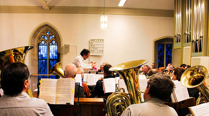 Von der Empore aus spielte der Blaulicht-Posaunenchor Märsche und Gemeindelieder.