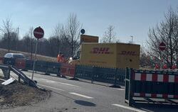 Probleme gab es am Dienstag, wie bei diesem DHL-Fahrer, der einfach die Baustelle ignorierte.  FOTO: RUOF