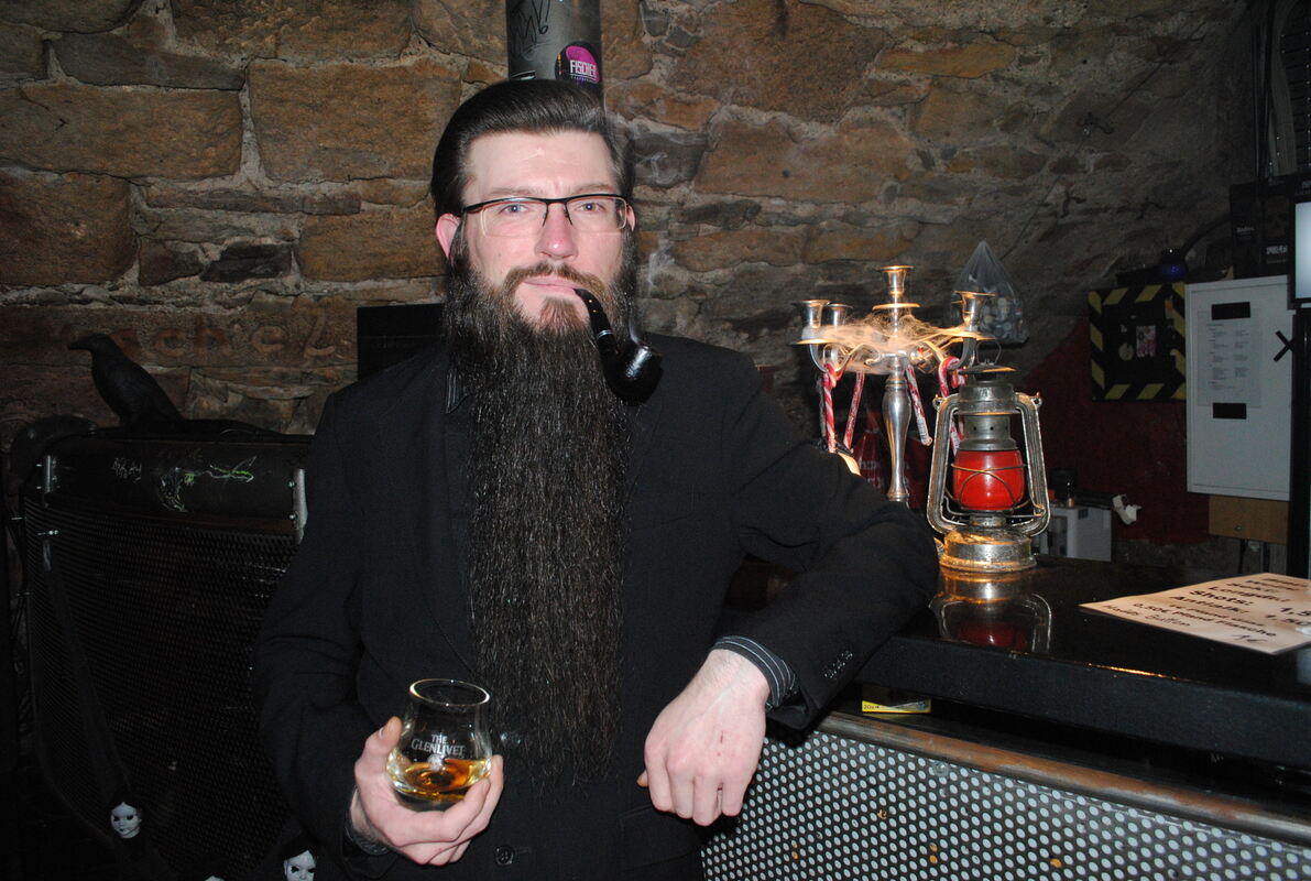 Matthias Müller Jugendclub Hades Reutlingen - Sigrid Jenatschke