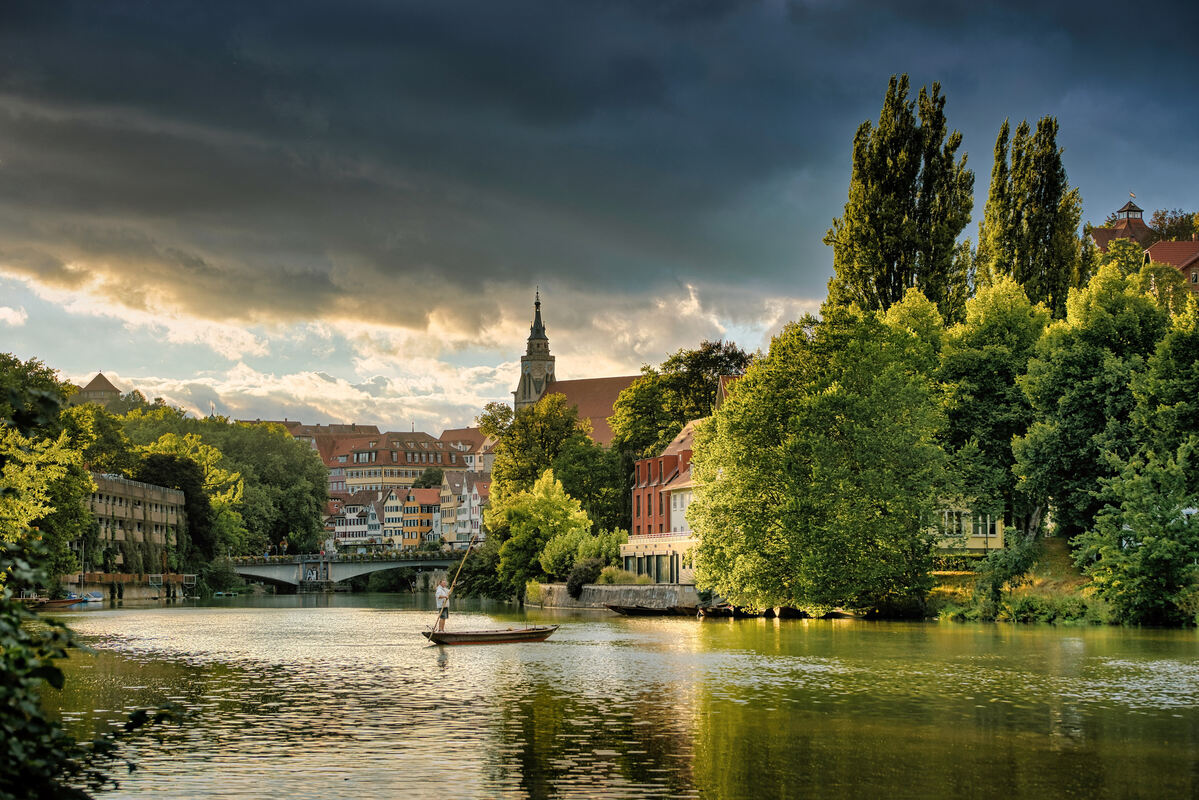 Tübinger Neckar Impressionen mit Stockerkahn und Himmelsdrama - Ingo Jakubke