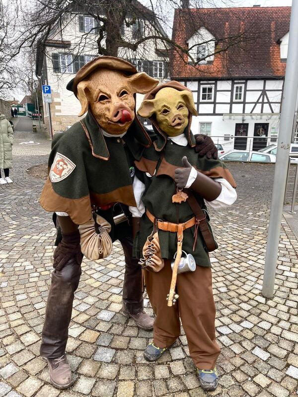 Kirchemer-Sauen auf dem Rathausplatz Kirchentellinsfurt_Geisinger