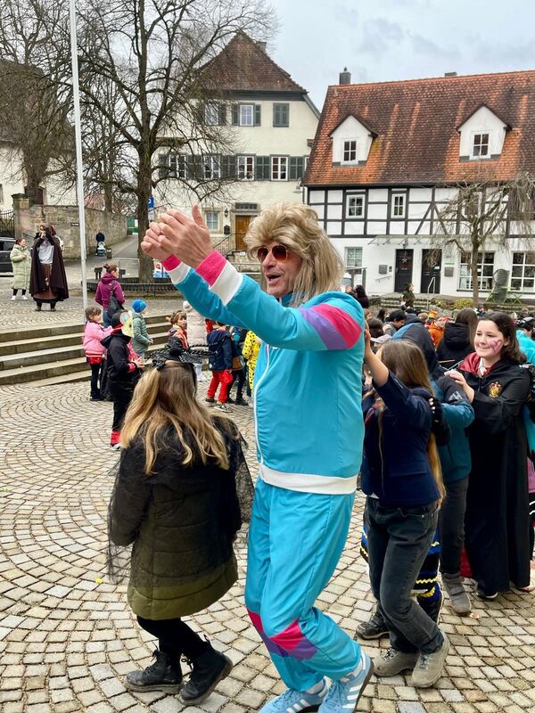 Kirchentellinsfurt Bürgermeister führt die Polonese der Schüler an_Geisinger