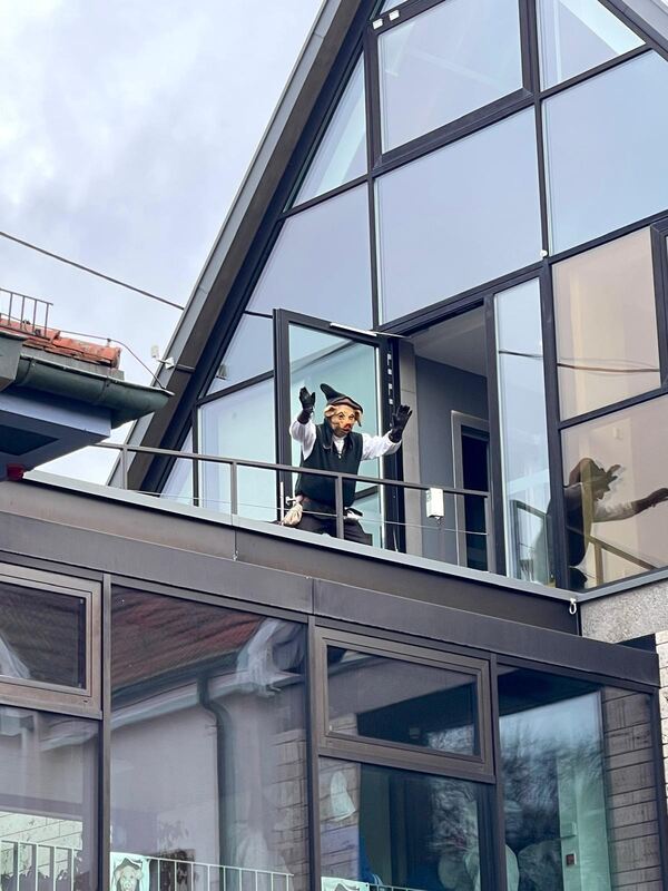 Kirchentellinsfurt Ranzenpuffer auf dem Rathaus Balkon_Geisinger