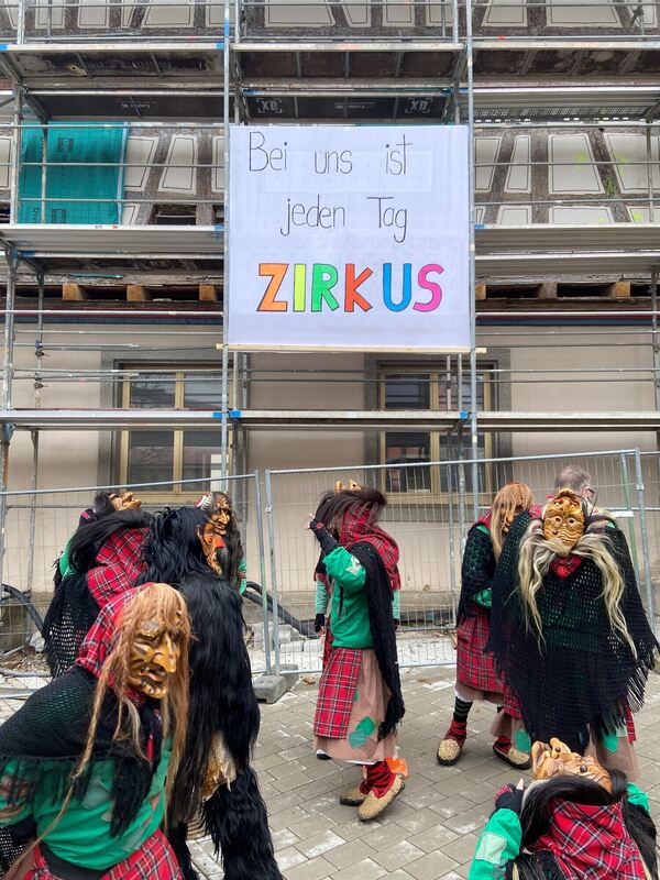 Närrisches Motto am Ofterdingen Rathaus Bei uns ist jeden Tag Zirkus_Foto Runge