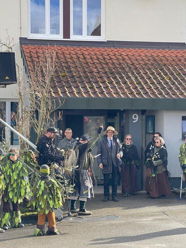 Kusterdingens Bürgermeister Dr. Jürgen Soltau mitten im Geschehen