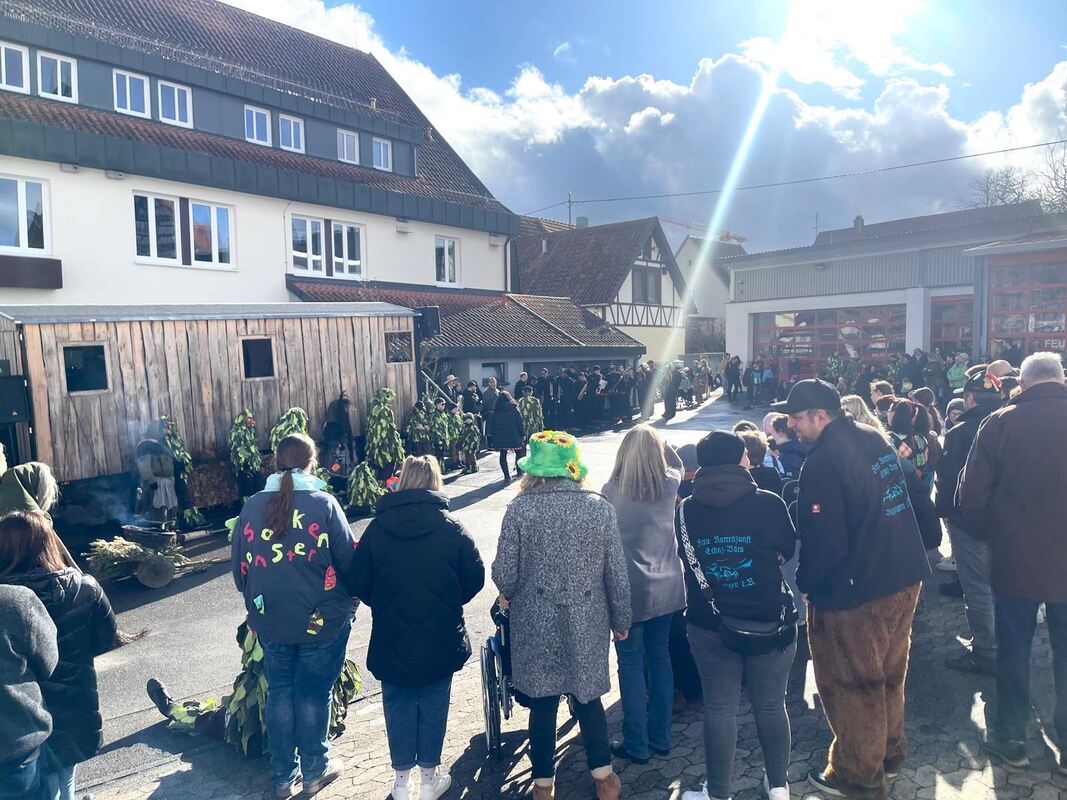 Viele Fasnetsbegeisterte und gute Laune in Kusterdingen. Viele Fasnetsbegeisterte und gute Laune in Kusterdingen.