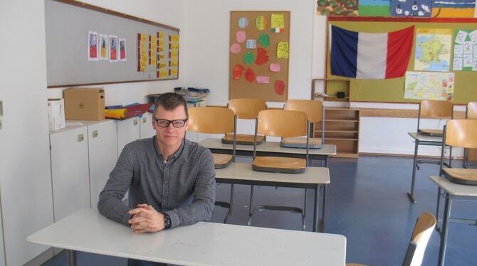 Noch sind Ferien, was nicht für den neuen Rektor der Barbara-Gonzaga-Schule Danilo Böttcher gilt. GEA-FOTO: FÜSSEL