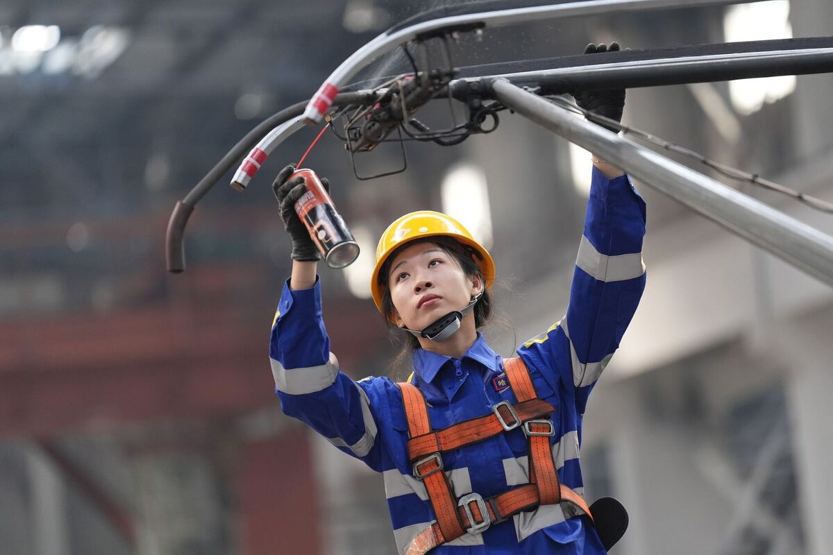 Mechanikerinnen in chinesischem Bahnbetriebswerk