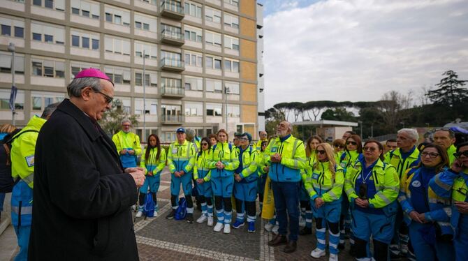 Papst Franziskus im Krankenhaus Papst Franziskus im Krankenhaus
