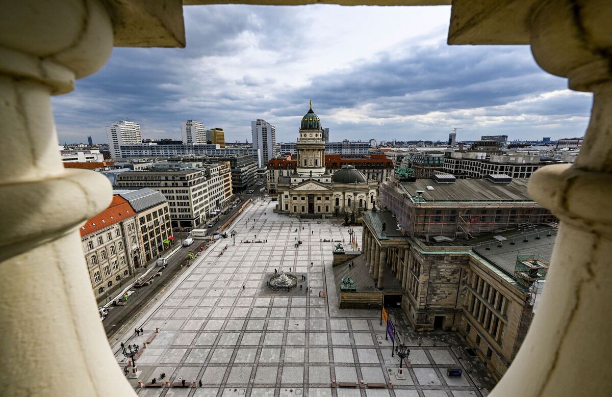 Berliner Gendarmenmarkt nach Umbau wieder offen