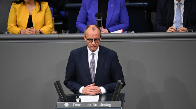 Wirbt vor dem alten Bundestag für eine Reform der Schuldenbremse: Der CDU-Chef und designierte Bundeskanzler Friedrich Merz (CDU