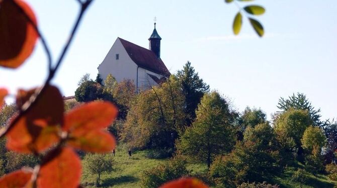 Soll auch in einen Premium-Wanderweg eingebunden werden: die Wurmlinger Kapelle bei Rottenburg.  GEA-ARCHIVFOTO: IRION