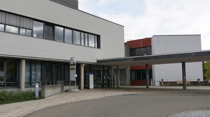 Die Kreisärzteschaft stellt sich hinter den Standort Münsingen.  ARCHIVFOTO: LENK