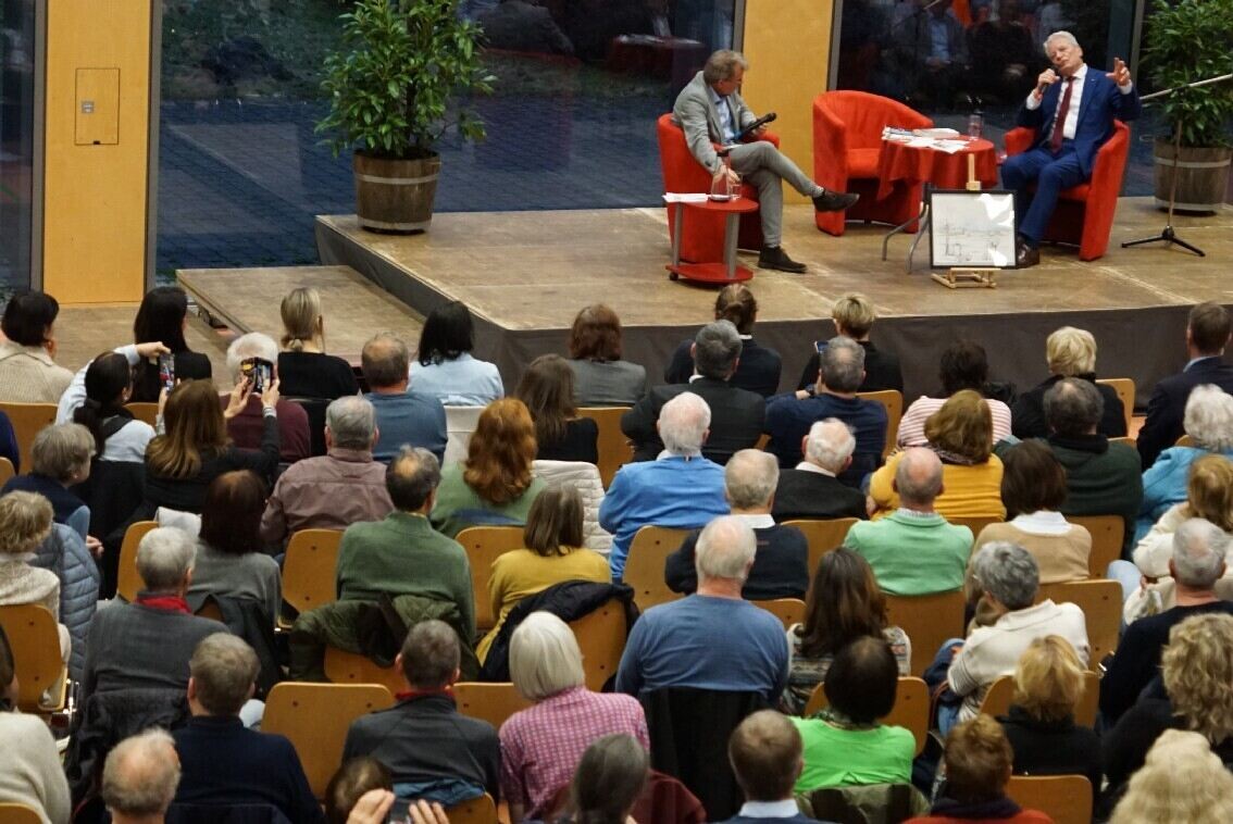 03_25_Gauck_und_Besucher_04