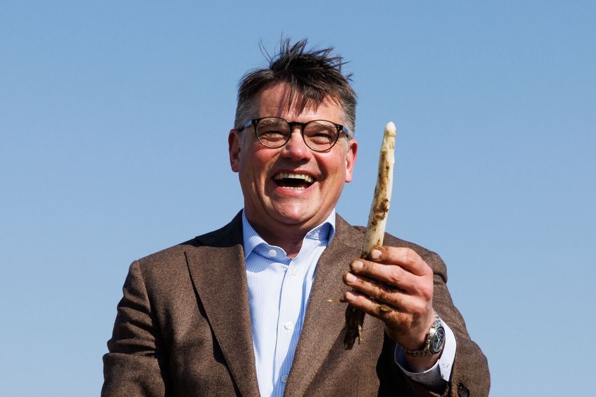 Hessens Ministerpräsident eröffnet die Spargelsaison