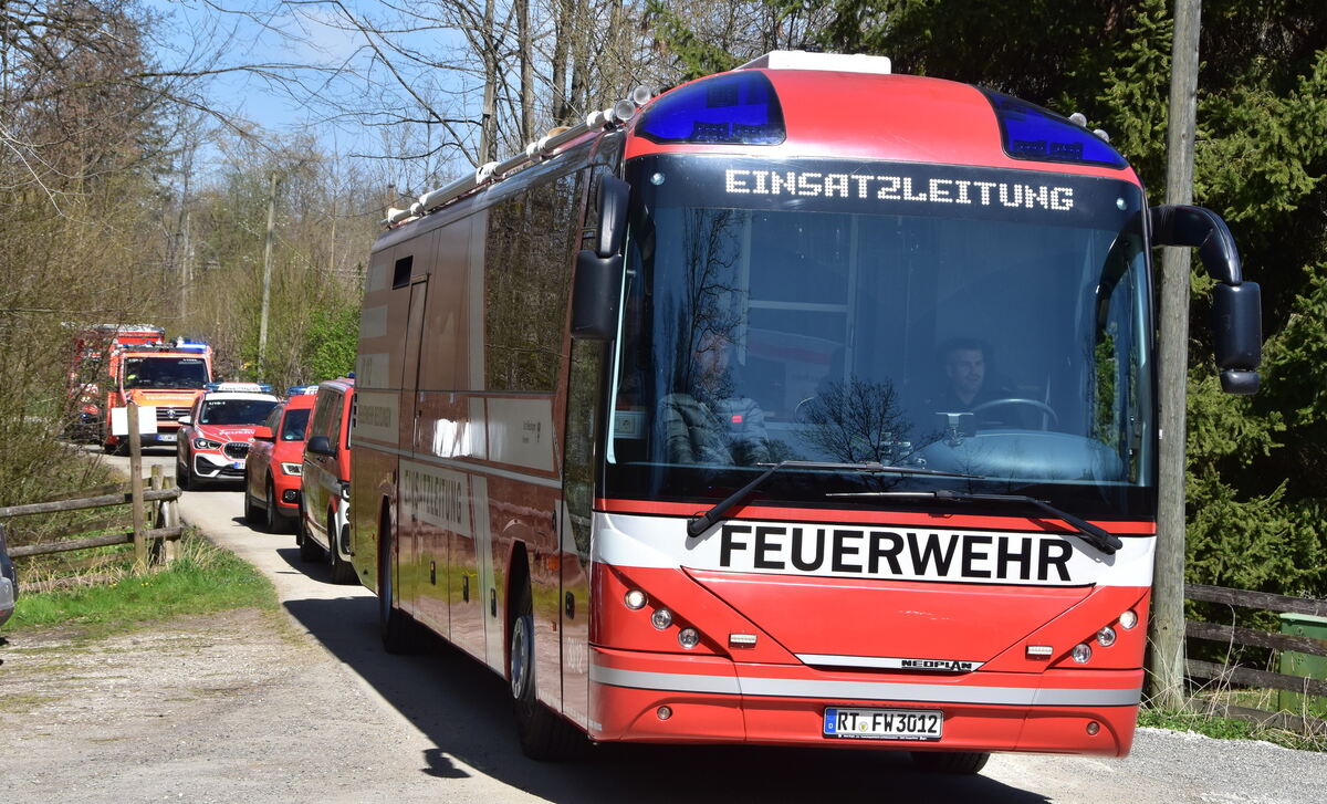 Einsatzleitfahrzeuge im Konvoi auf Anfahrt FOTO MEYER