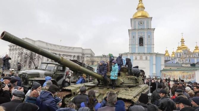 Waffenausstellung in Kiew mit von den prorussischen Separatisten sichergestellten Panzern. Foto: Sergey Dolzhenko