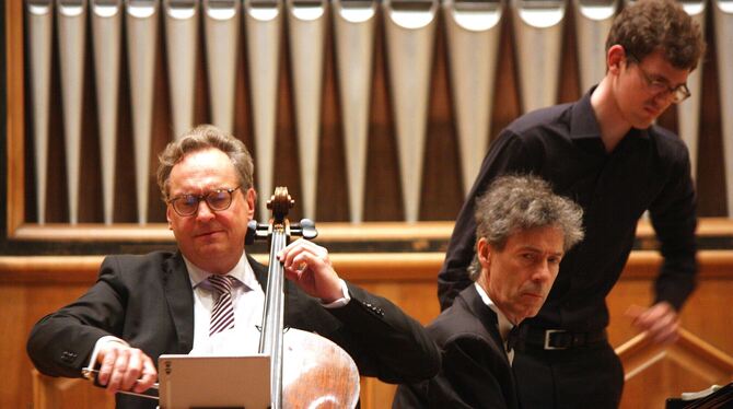 Alexander Hülshoff, Cello, Bernd Glemser, Klavier, Neue Aula Tübingen, Festsaal Alexander Hülshoff am Cello, Bernd Glemser am Klavier.
