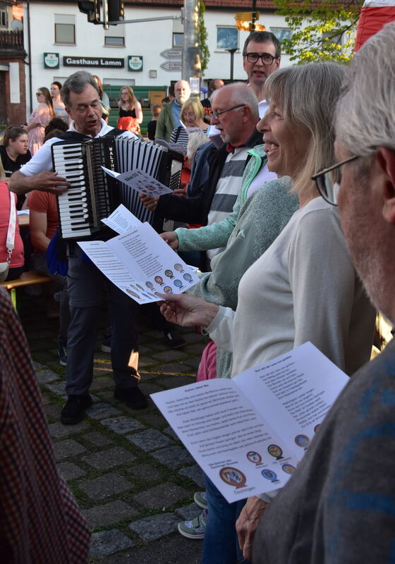 Öschinger singen in den Mai FOTO MEYER hochformat
