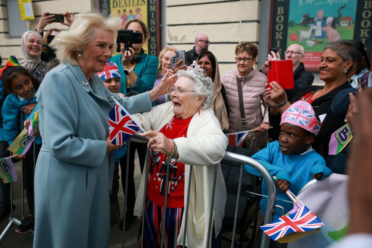 Britisches Königspaar unterwegs in West Yorkshire Britisches Königspaar unterwegs in West Yorkshire