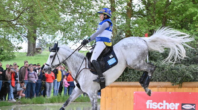 Die Schwedin Louise Romeike feiert bei der Marbacher Vielseitigkeit mit Caspian einen Start-Ziel-Sieg in der Vier-Sterne-Prüfung