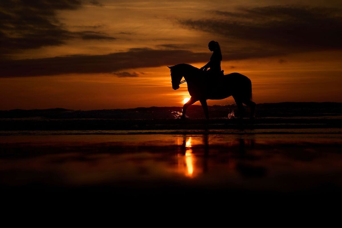 Sonnenuntergang am Strand von Atxabiribil