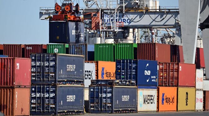Container im Duisburger Hafen