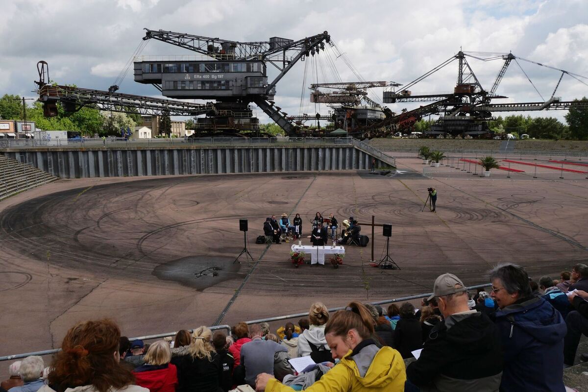 Christi Himmelfahrt in Ferropolis Christi Himmelfahrt in Ferropolis