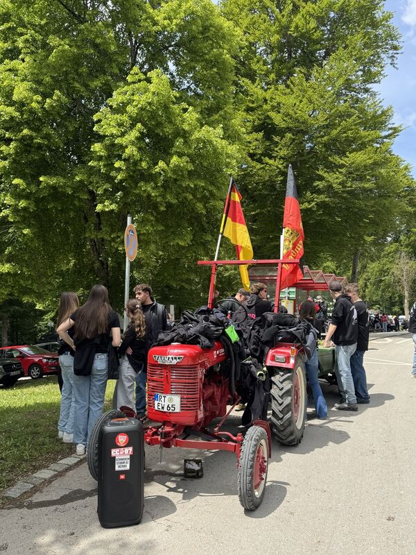 Bärenhöhle Traktor
