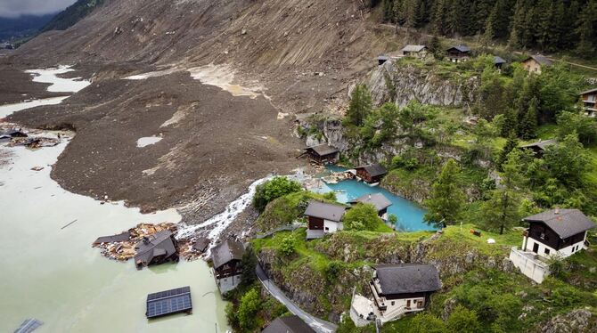 Nach Gletscherabbruch im Wallis Nach Gletscherabbruch im Wallis
