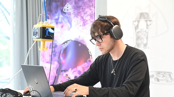 Tizian Bühler arbeitet am Entwurf eines zweisitzigen Sportwagens, der Glück ins Leben bringen soll.