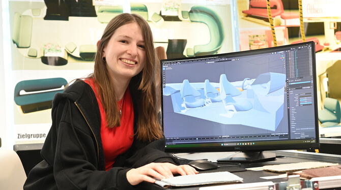 Marie Mertens sucht die Stoffe und Farben für ein Familienauto der Zukunft aus. Samt fühlt sich für sie besonders gut an.