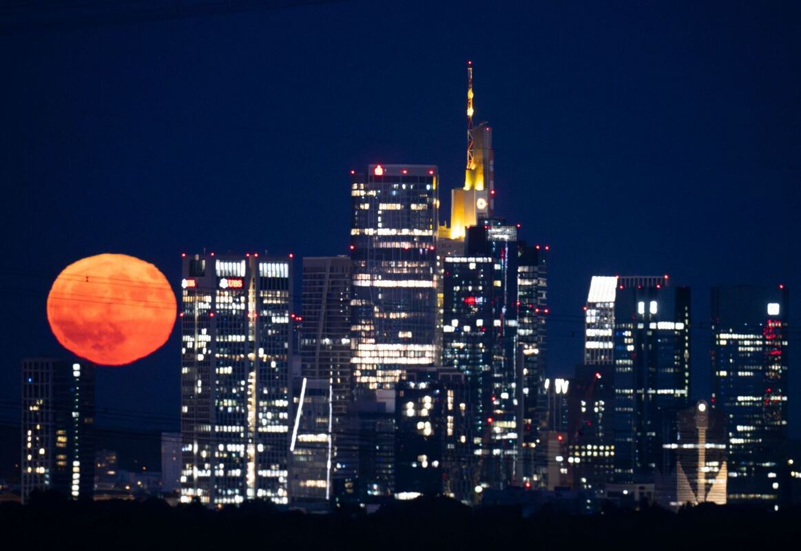 Erdbeermond über Frankfurt Erdbeermond über Frankfurt