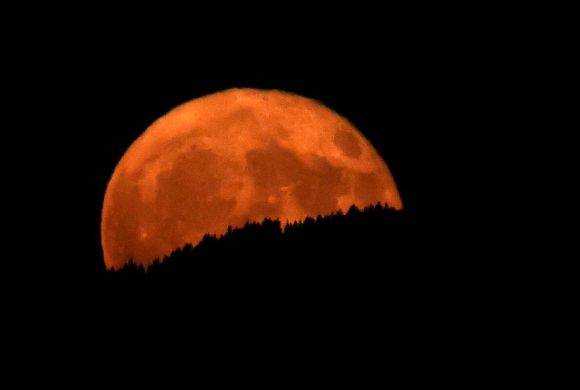 Erdbeermond über Oberbayern Erdbeermond über Oberbayern