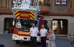 Feuerwehrkommandant Steffen Kratzel, Thomas Löhr, Leiter des Sachgebiets Zentrale Dienste bei der Feuerwehr und Bürgermeisterin
