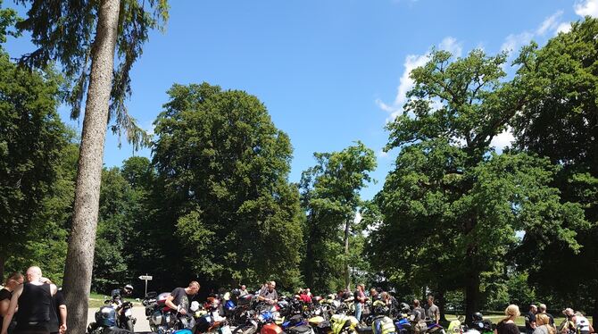 Pause an der Nebelhöhle: 56 Motorräder waren an der Demo für Depressionshilfe beteiligt.
